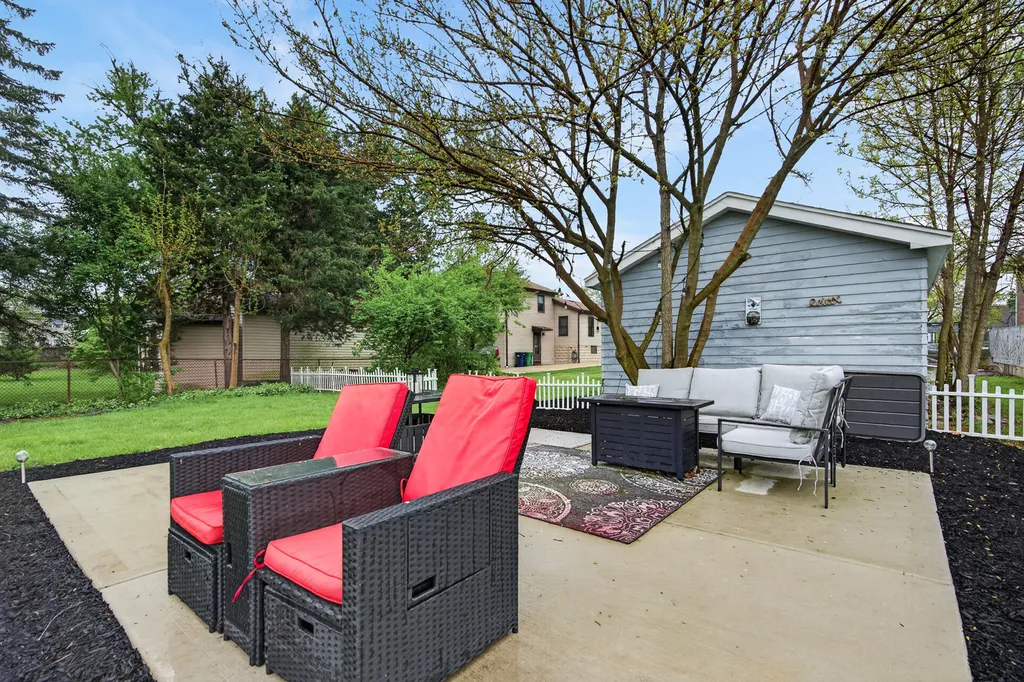 29 North Ahrens Avenue Lombard IL 60148