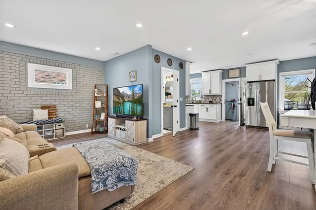 29 North Ahrens Avenue Lombard IL 60148