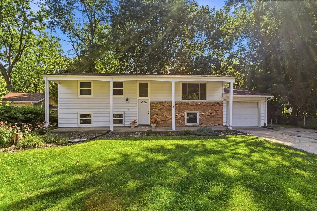 1906 Crescent Drive Champaign IL 61821