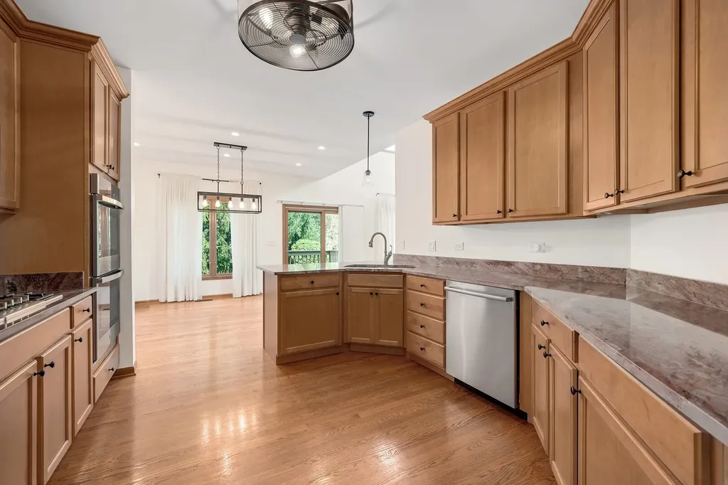 146 Santa Fe Lane Willow Springs IL 60480