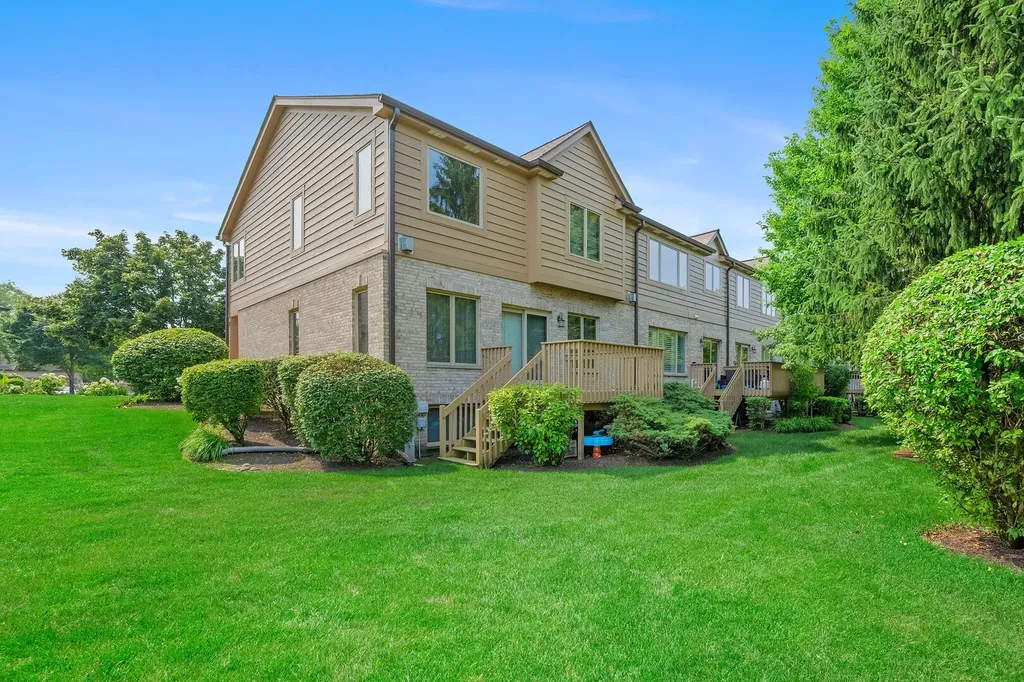 146 Santa Fe Lane Willow Springs IL 60480