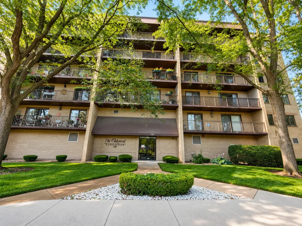 1380 Oakwood Avenue Des Plaines IL 60016