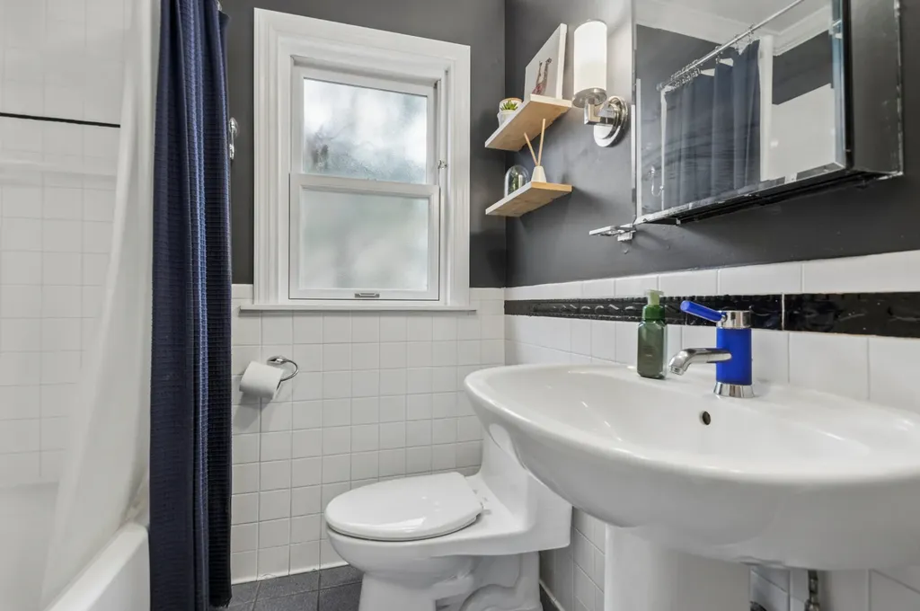 6048 North Landers Avenue Chicago IL 60646