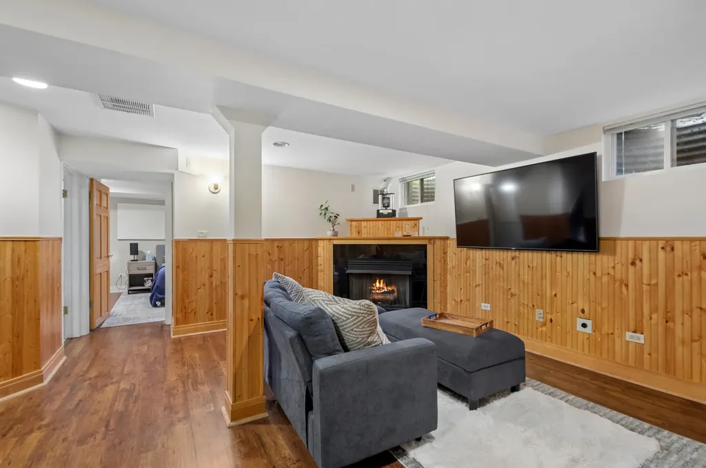 6048 North Landers Avenue Chicago IL 60646