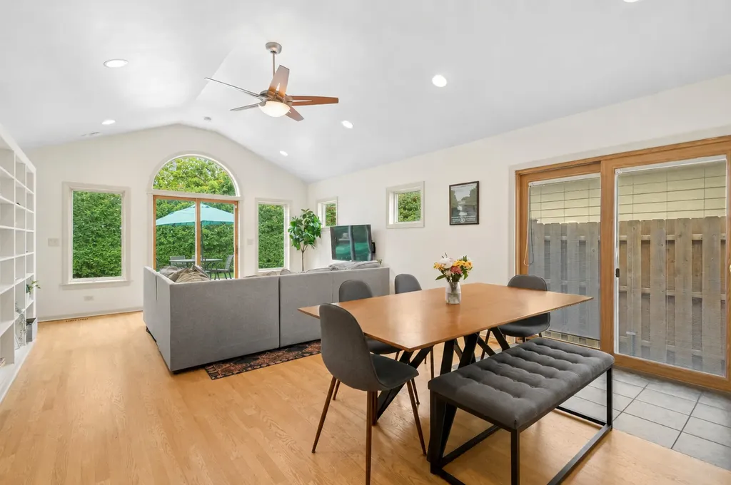 6048 North Landers Avenue Chicago IL 60646