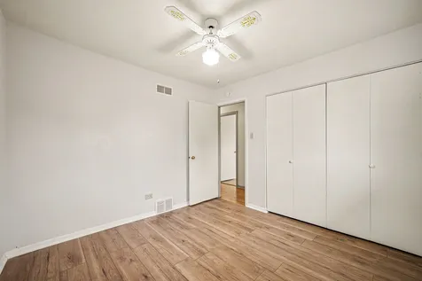 15217 Pine Drive Oak Forest IL 60452