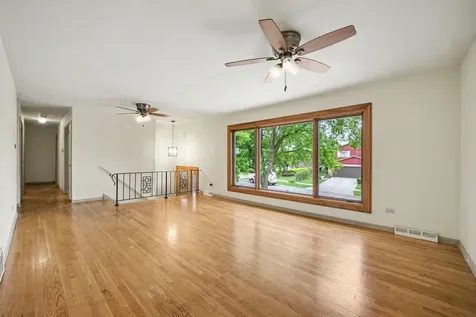 15217 Pine Drive Oak Forest IL 60452