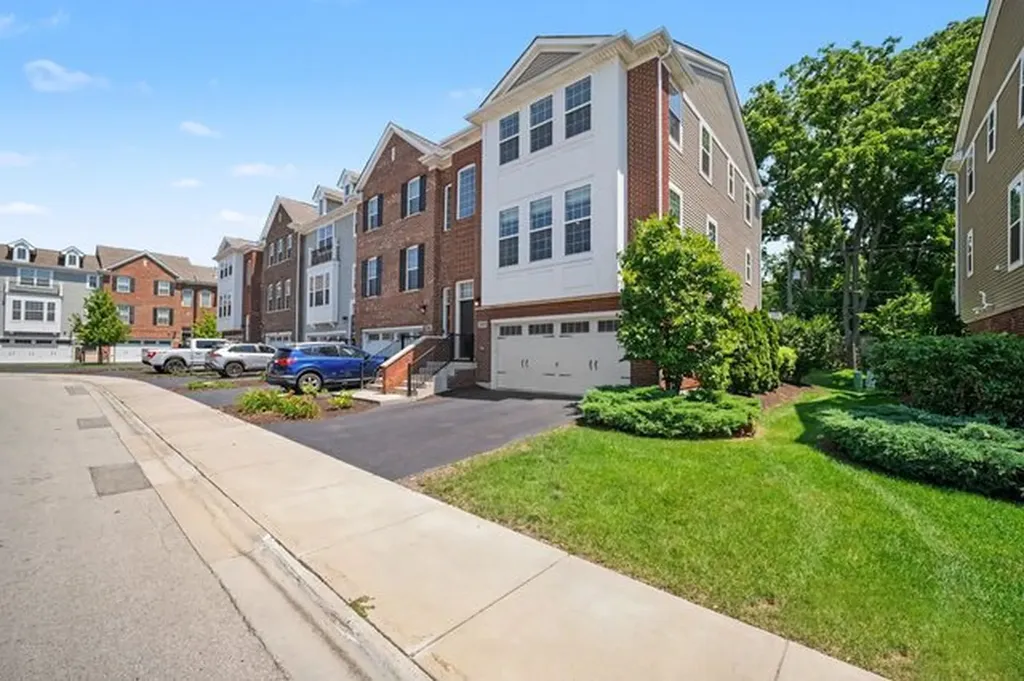 2492 Huntleigh Lane Woodridge IL 60517