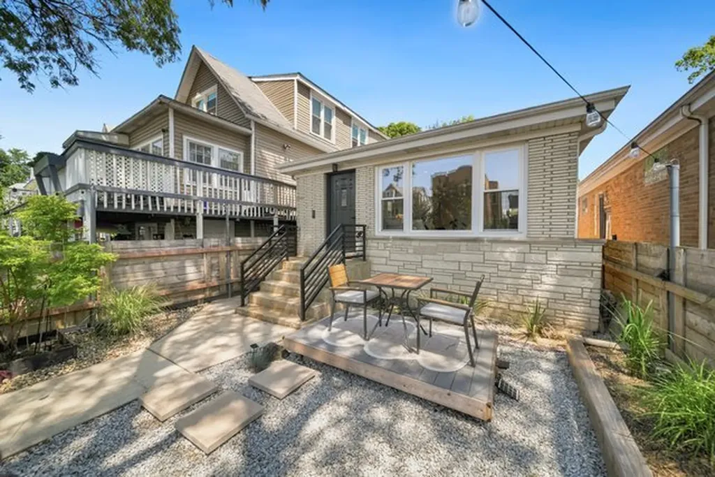 4605 North Harding Avenue Chicago IL 60625