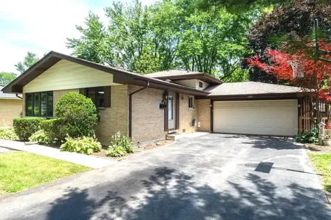 209 North Stevenson Lane Mount Prospect IL 60056