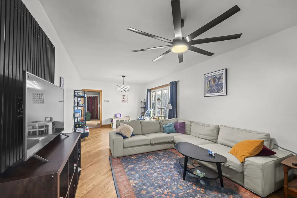 5848 West Catalpa Avenue Chicago IL 60630