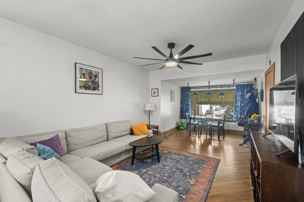 5848 West Catalpa Avenue Chicago IL 60630