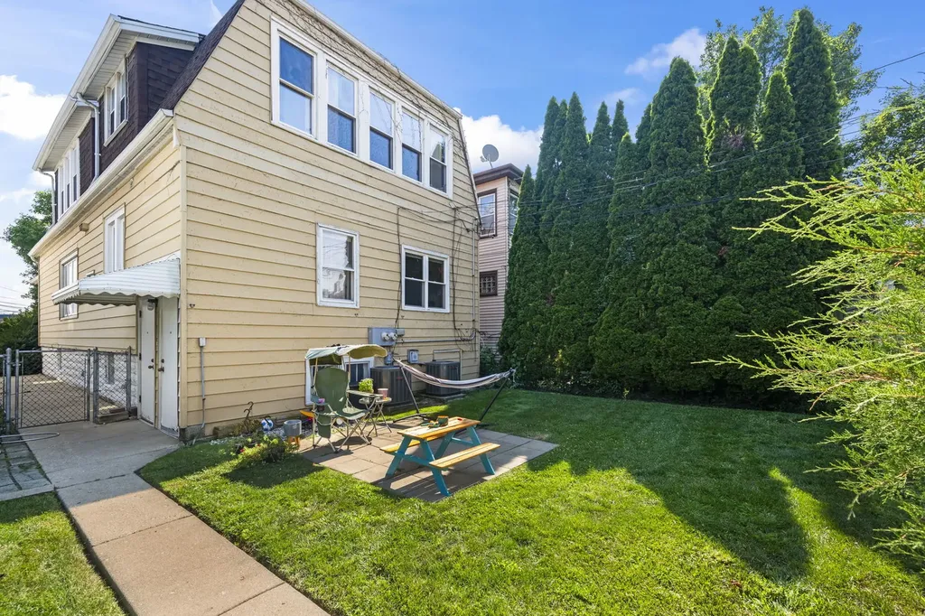 5848 West Catalpa Avenue Chicago IL 60630