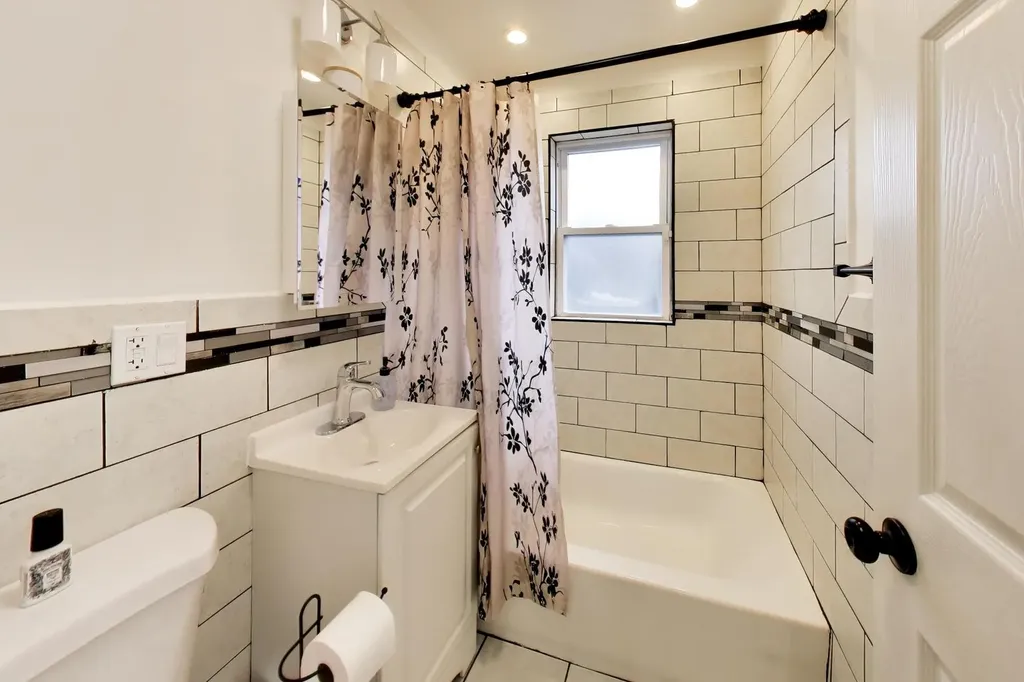 8915 South Racine Avenue Chicago IL 60620