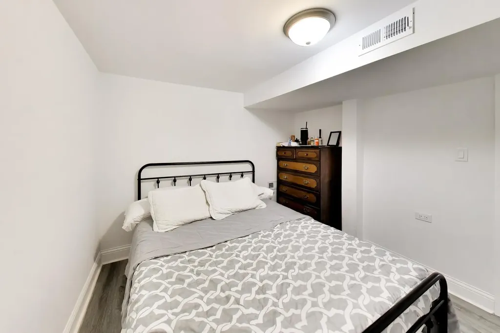 8915 South Racine Avenue Chicago IL 60620
