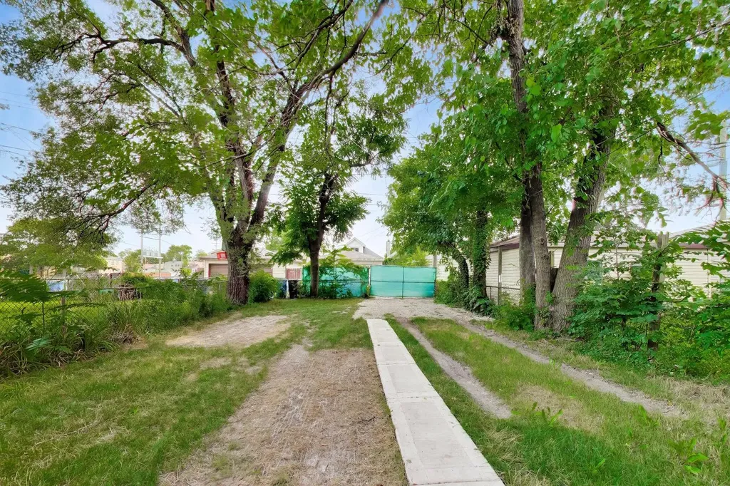 8915 South Racine Avenue Chicago IL 60620