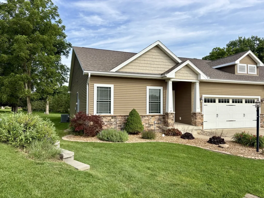 1806 Lake Ridge Court Mahomet IL 61853