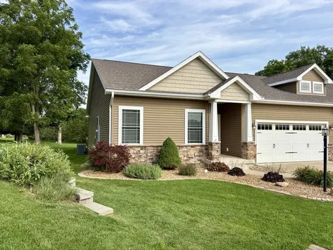 1806 Lake Ridge Court Mahomet IL 61853