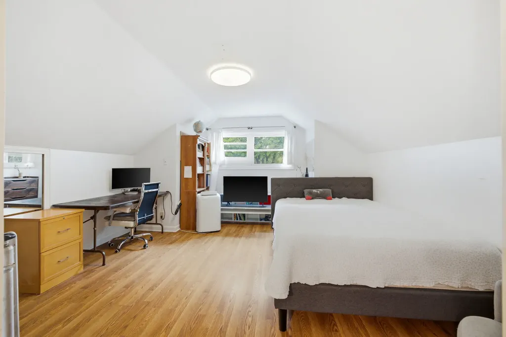 6542 North Maplewood Avenue Chicago IL 60645