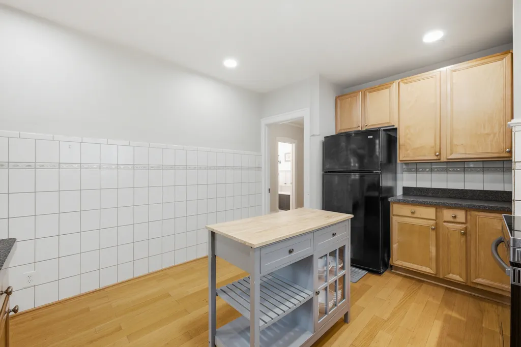 6542 North Maplewood Avenue Chicago IL 60645