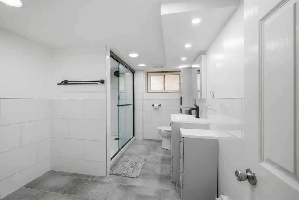 6542 North Maplewood Avenue Chicago IL 60645