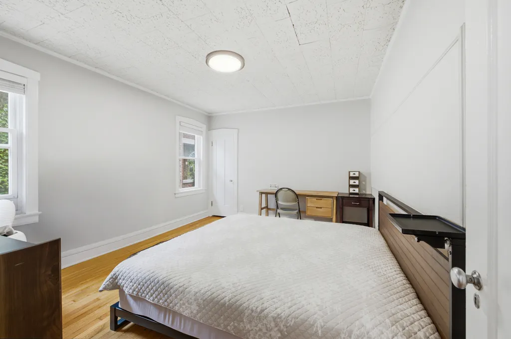 6542 North Maplewood Avenue Chicago IL 60645