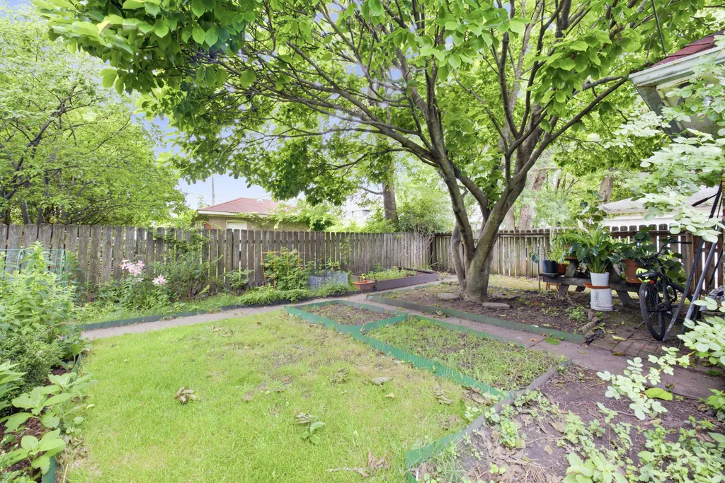 6542 North Maplewood Avenue Chicago IL 60645