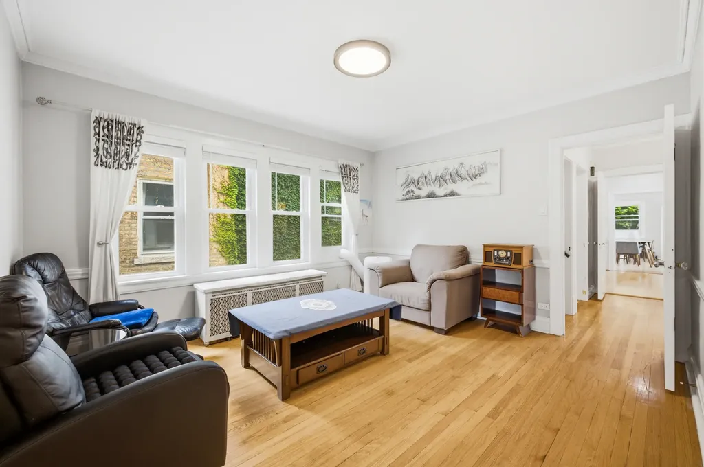 6542 North Maplewood Avenue Chicago IL 60645