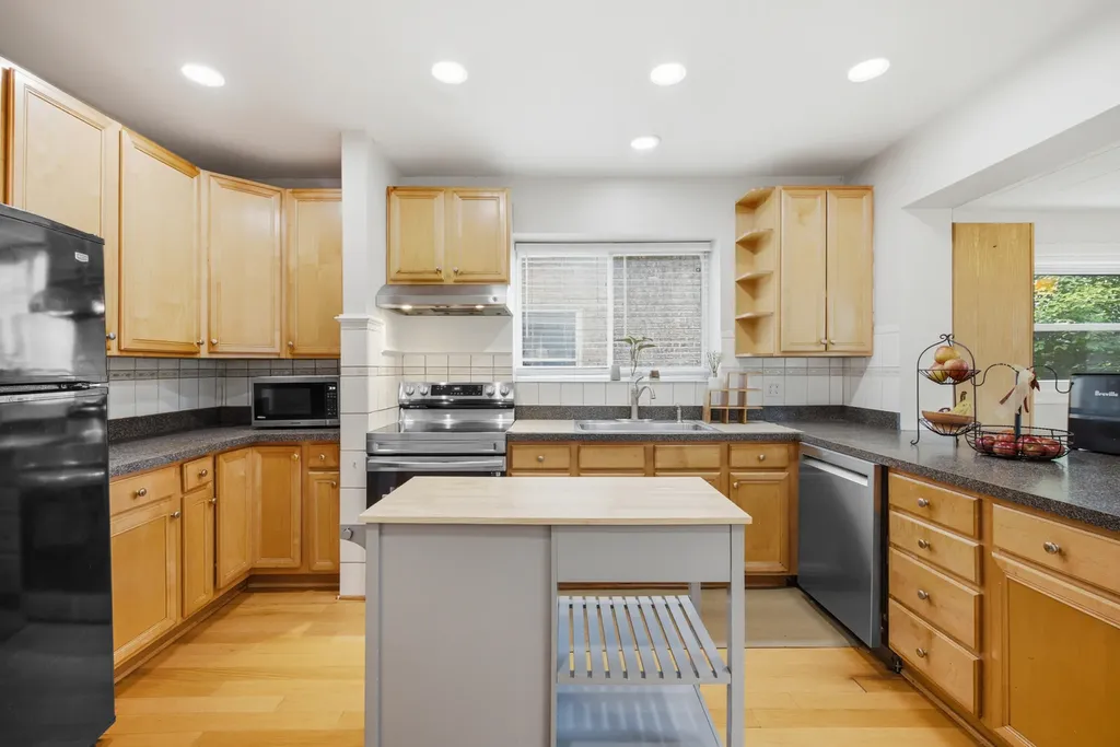 6542 North Maplewood Avenue Chicago IL 60645