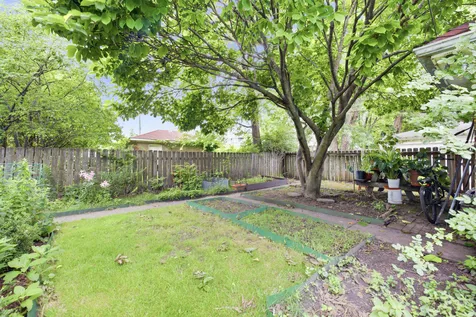 6542 North Maplewood Avenue Chicago IL 60645