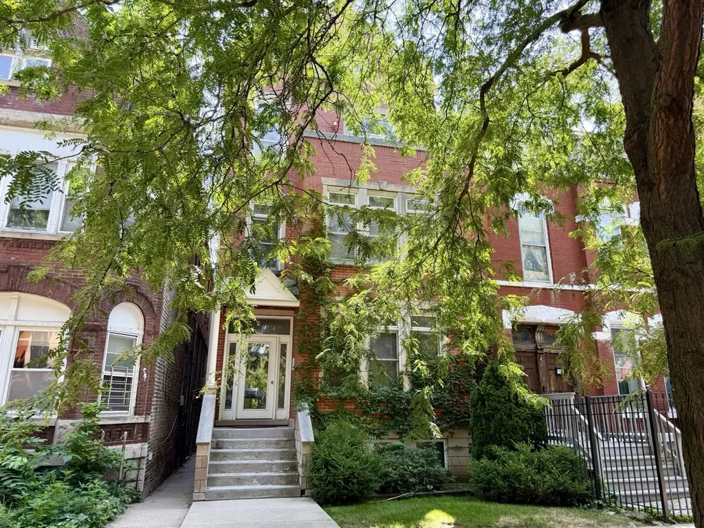 1463 North Leavitt Street Chicago IL 60622