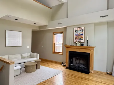 1463 North Leavitt Street Chicago IL 60622