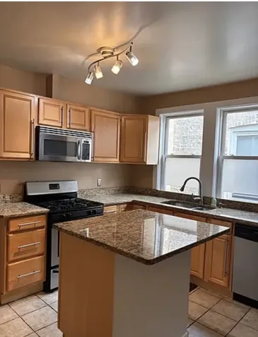 5642 North Bernard Street Chicago IL 60659