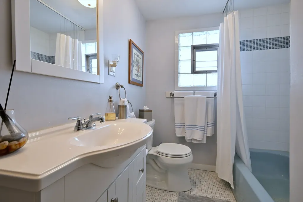 5108 West Winona Street Chicago IL 60630