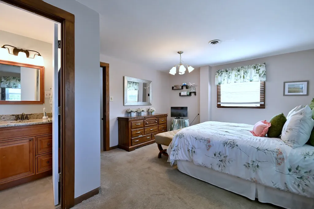 5108 West Winona Street Chicago IL 60630