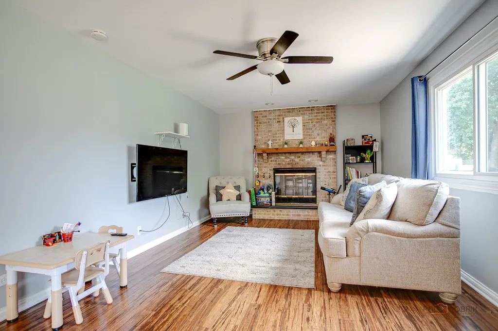 1636 Green River Drive Schaumburg IL 60194