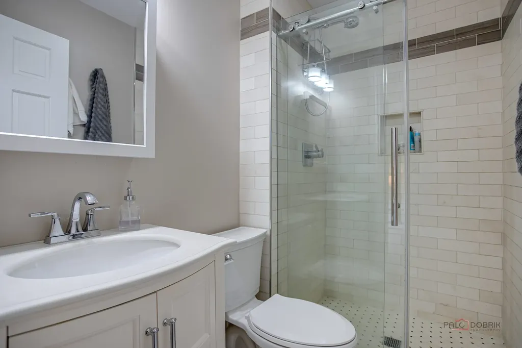 1636 Green River Drive Schaumburg IL 60194