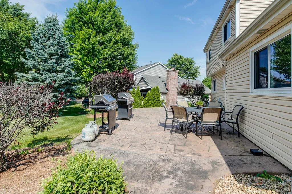 1636 Green River Drive Schaumburg IL 60194
