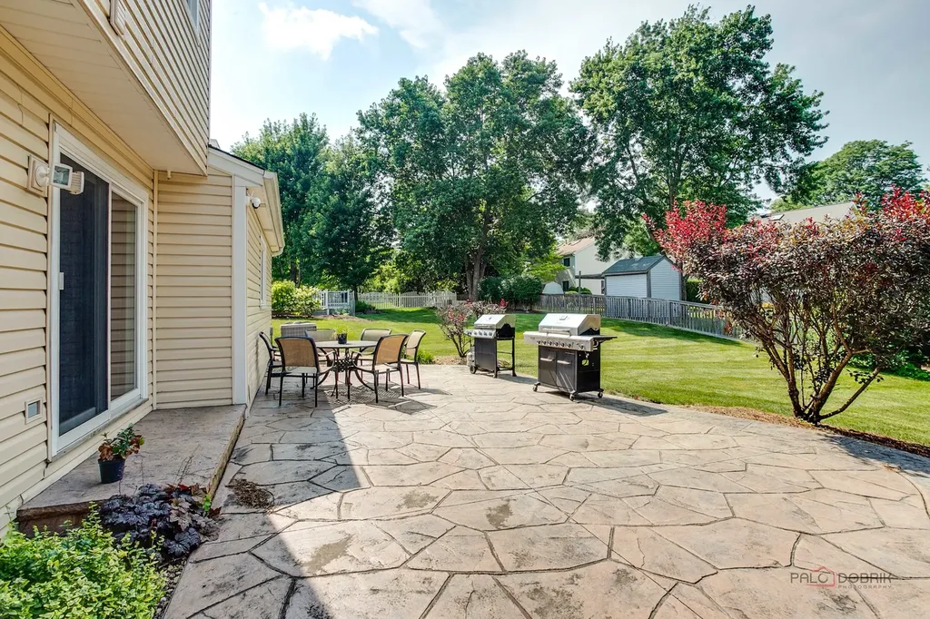 1636 Green River Drive Schaumburg IL 60194