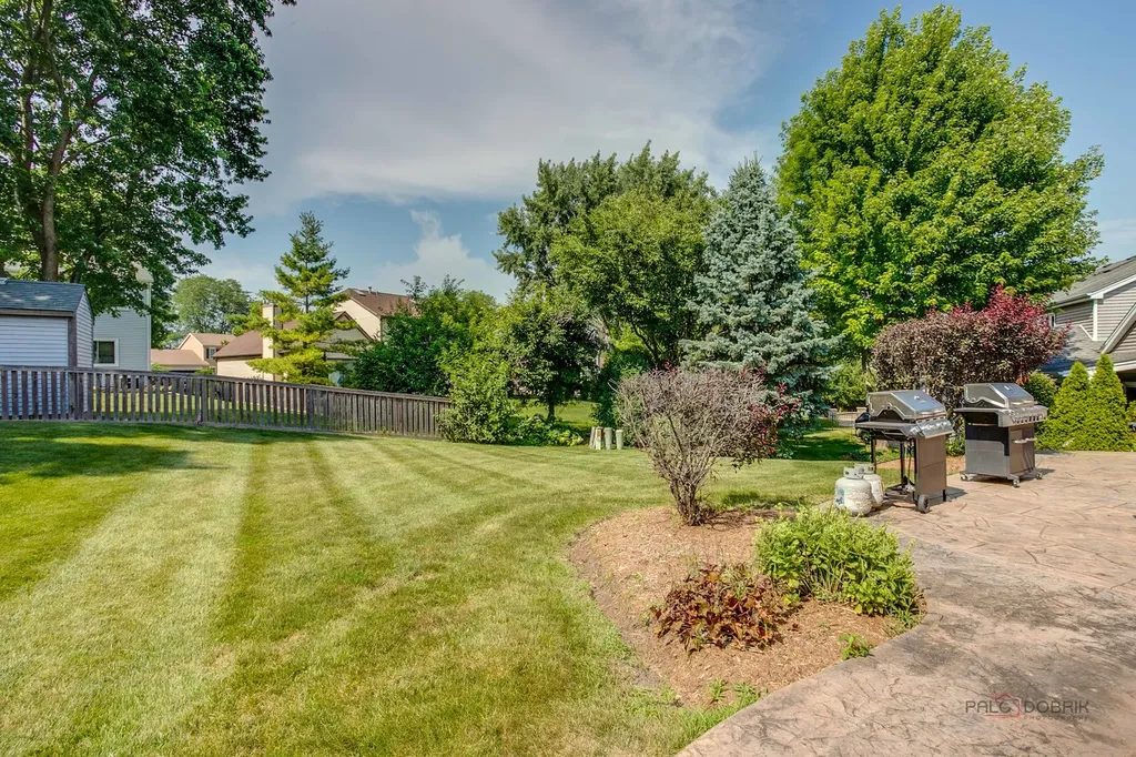 1636 Green River Drive Schaumburg IL 60194