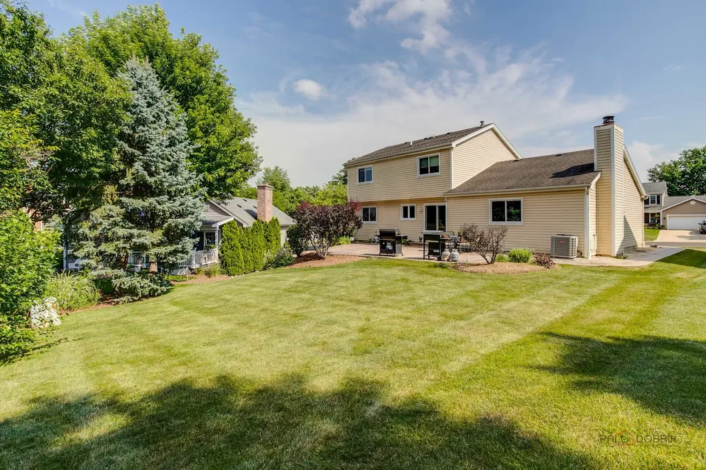 1636 Green River Drive Schaumburg IL 60194