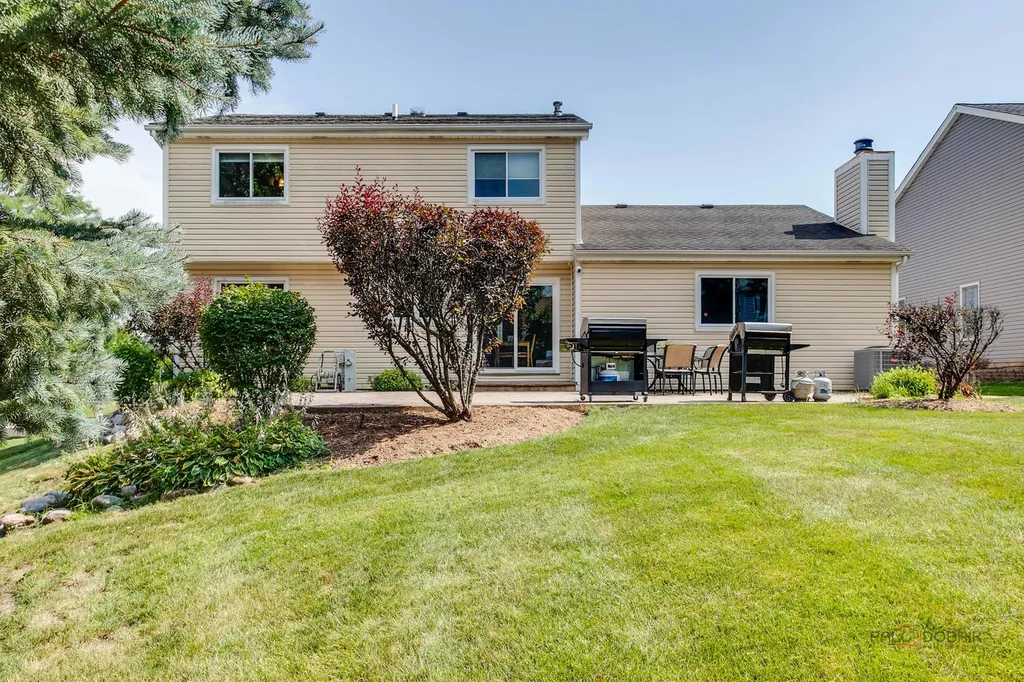 1636 Green River Drive Schaumburg IL 60194