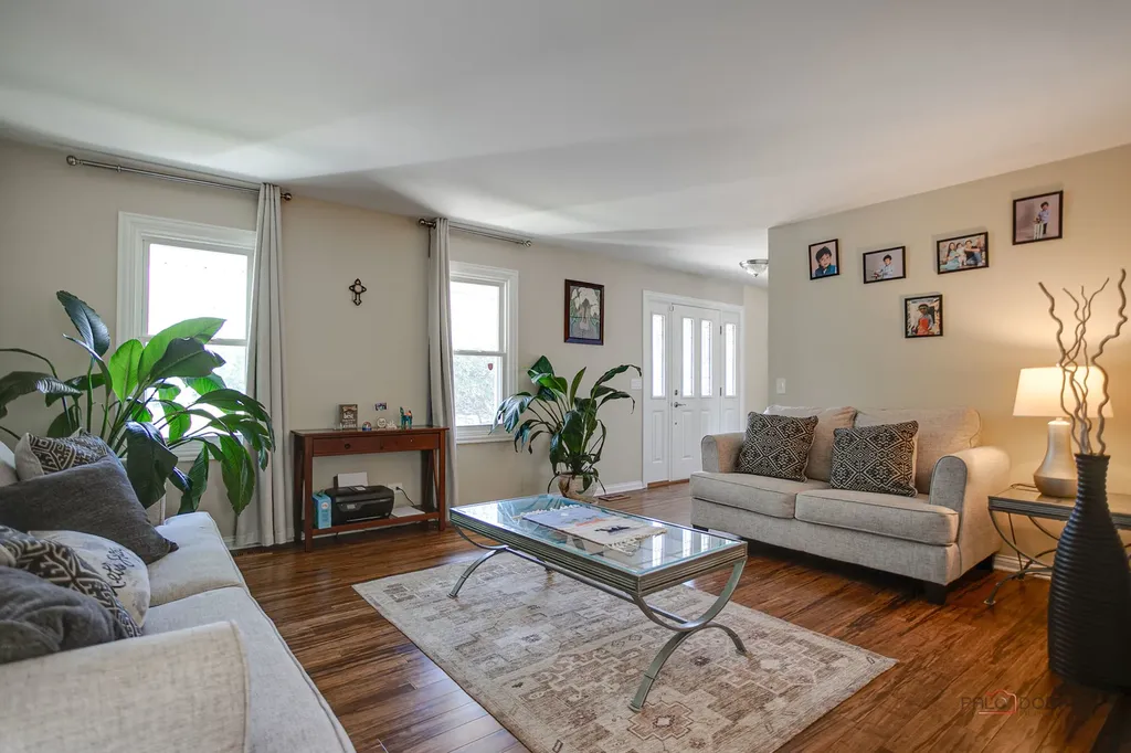 1636 Green River Drive Schaumburg IL 60194