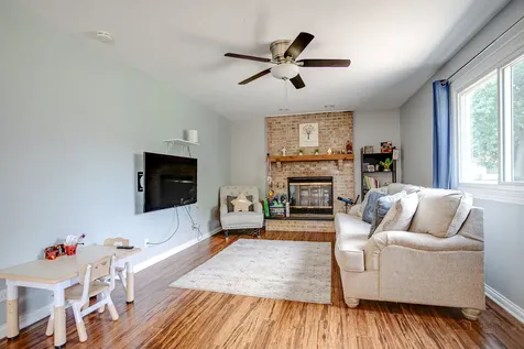 1636 Green River Drive Schaumburg IL 60194