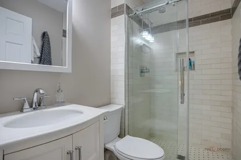1636 Green River Drive Schaumburg IL 60194