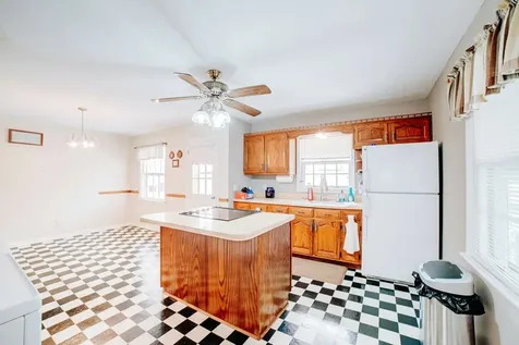 546 East Mulberry Street Watseka IL 60970