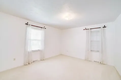 546 East Mulberry Street Watseka IL 60970