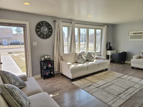 980 West Grant Drive Des Plaines IL 60016