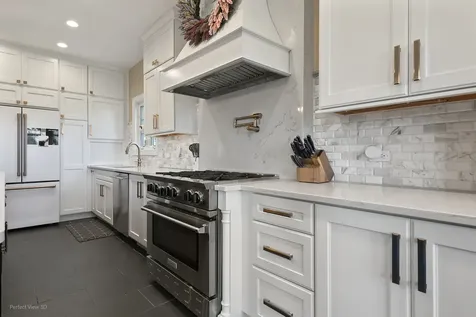 19043 South Saddlebrook Drive Shorewood IL 60404