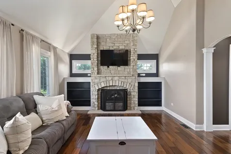 19043 South Saddlebrook Drive Shorewood IL 60404